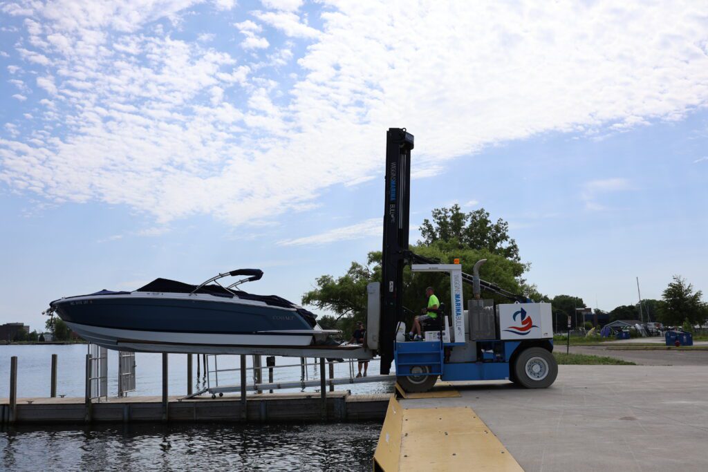 Things to Consider When Looking for In-and-Out Boat Service